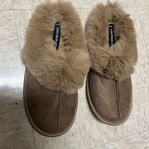Streetwear Social Size Small Fuzzy Slipperss- Never worn